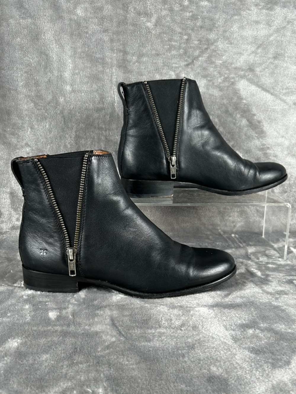 Frye Carly Chelsea‎ Boots Womens 7.5 Black Leather Double Decorative Zip Design